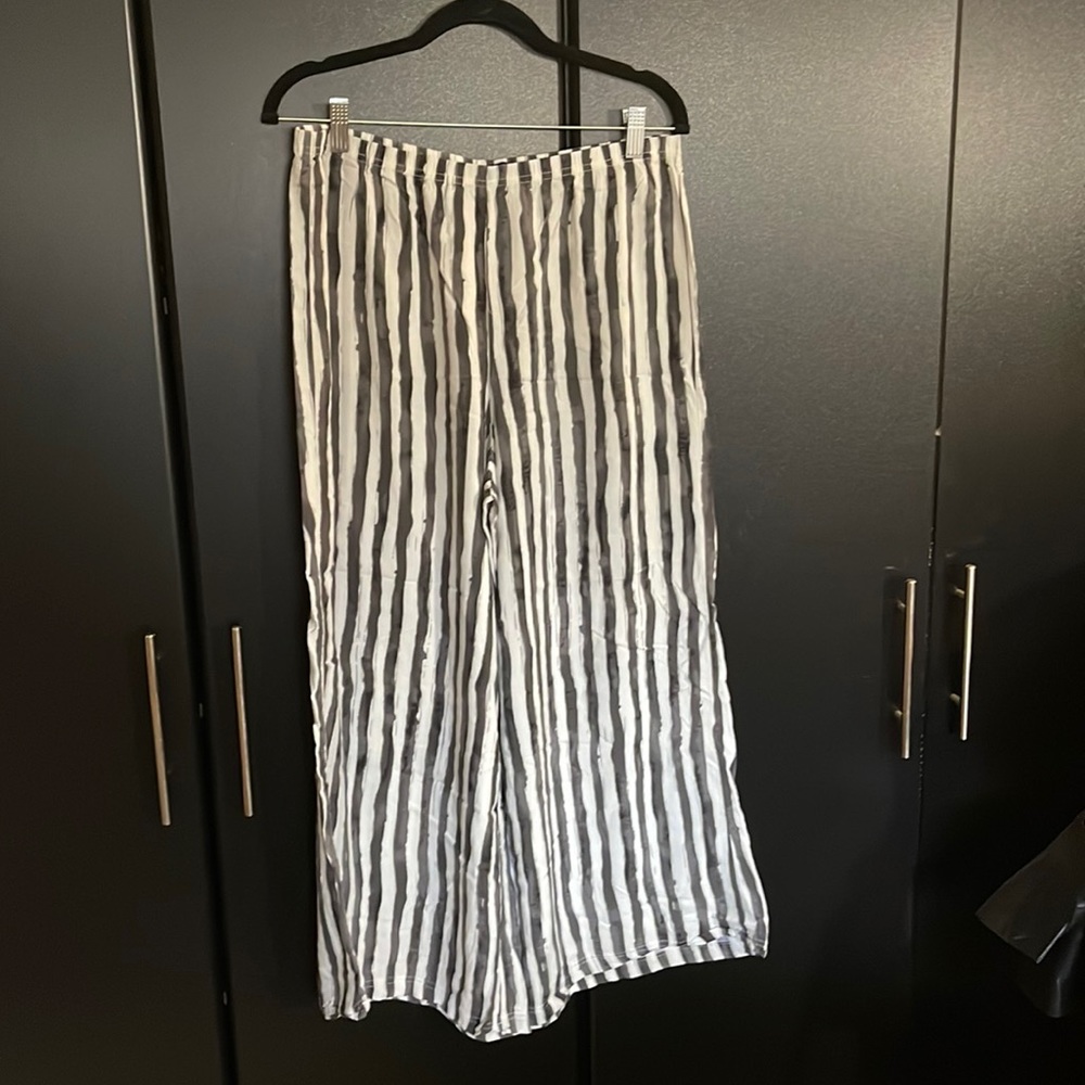 Zac and Rachel grey and white palazzo pants